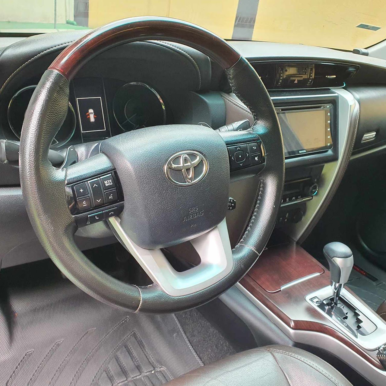 2016 Toyota Fortuner V 4x4 AT Diesel - Image 5